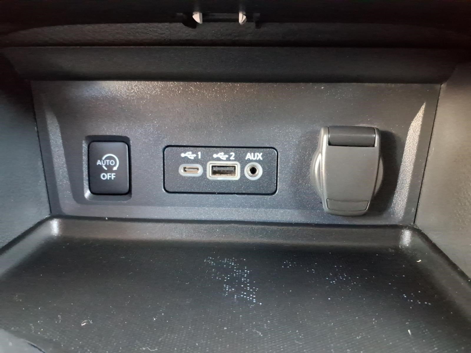 Used 2025 Nissan Sentra SV FWD image 25