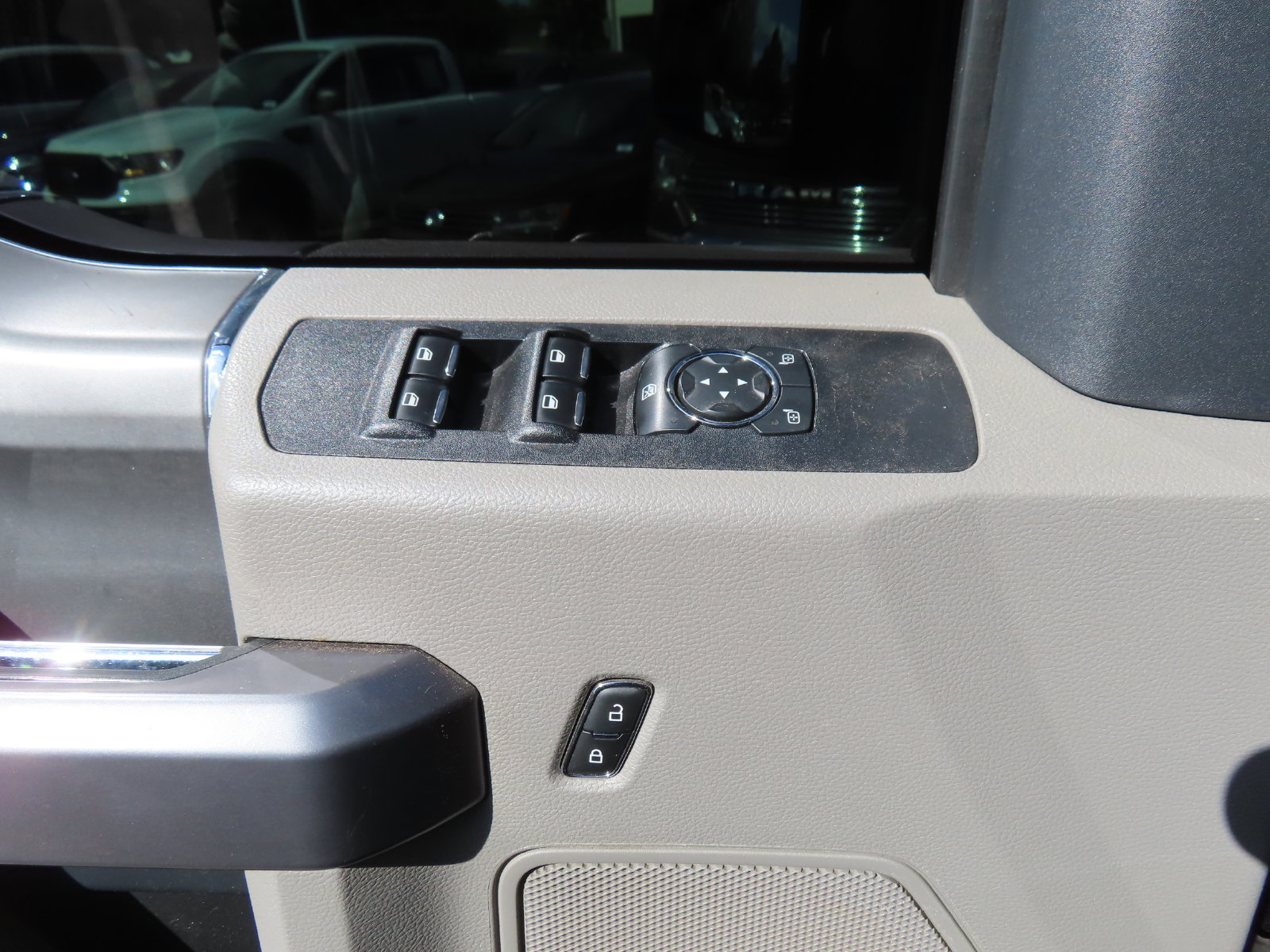 Certified 2022 Ford F350 XLT w/ Black Appearance Package AWD/4WD image 13