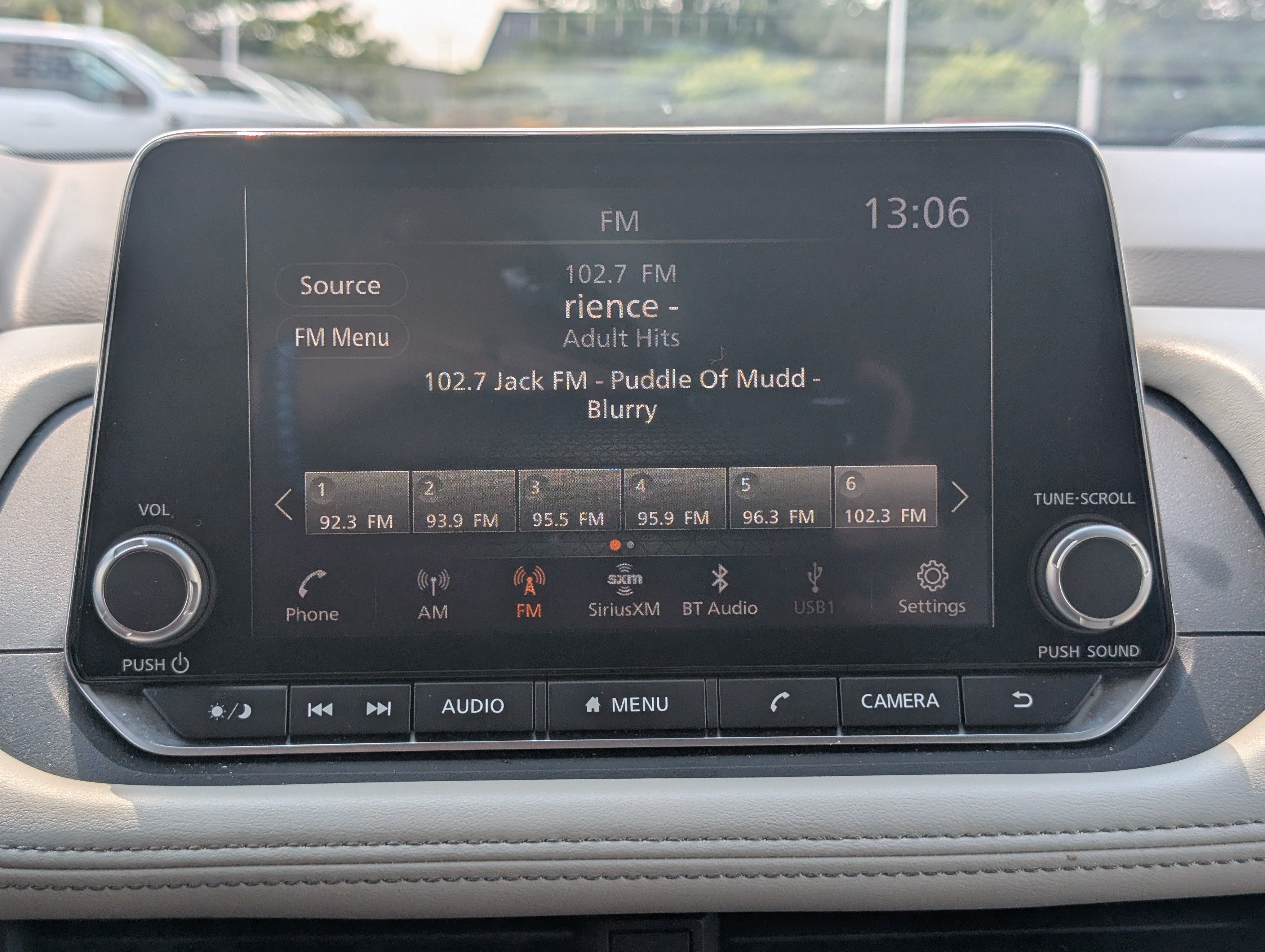 Used 2025 Nissan Rogue SV FWD image 25