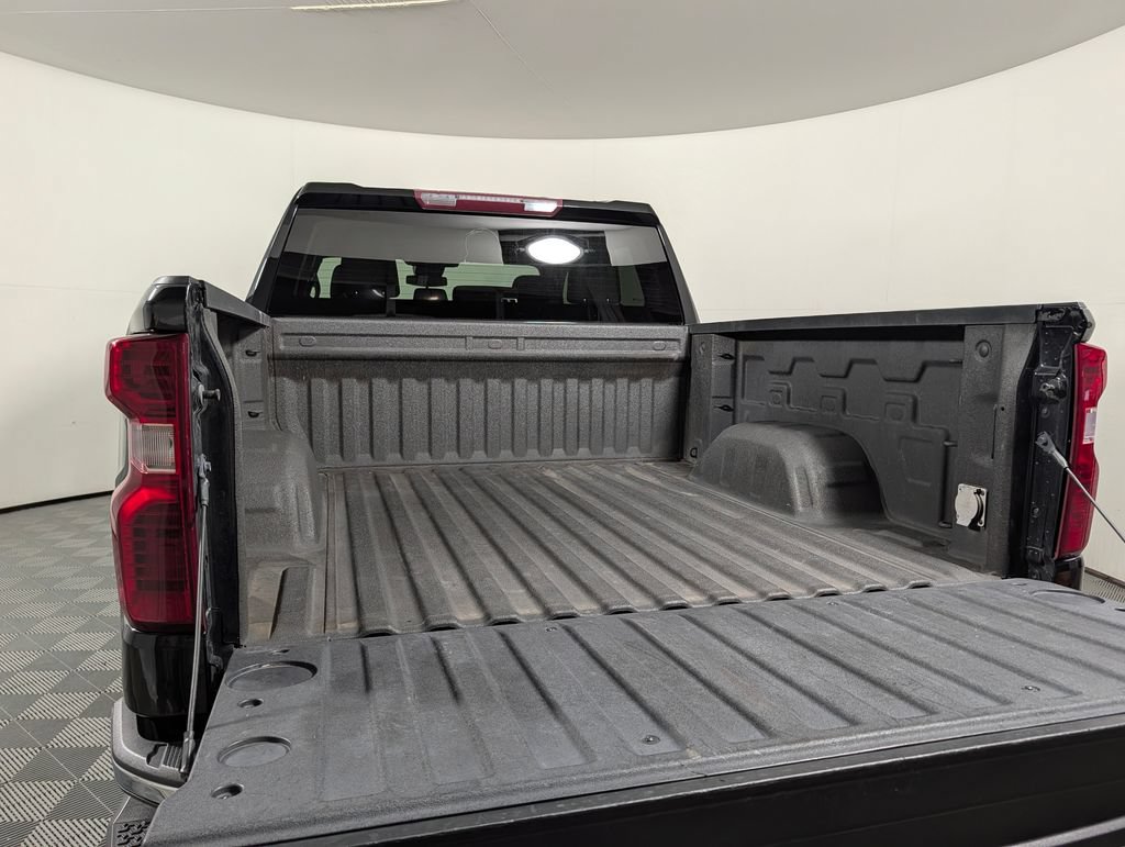 Used 2022 Chevrolet Silverado 1500 LT w/ Z71 Off-Road Package AWD/4WD image 6