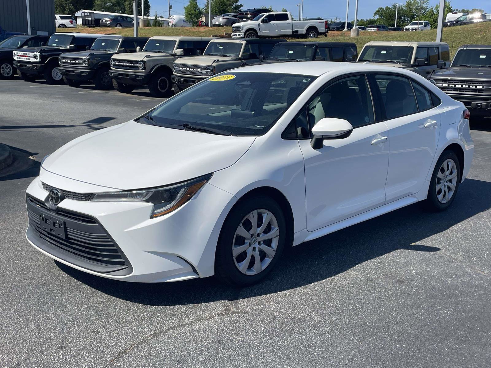 Used 2023 Toyota Corolla LE FWD image 3