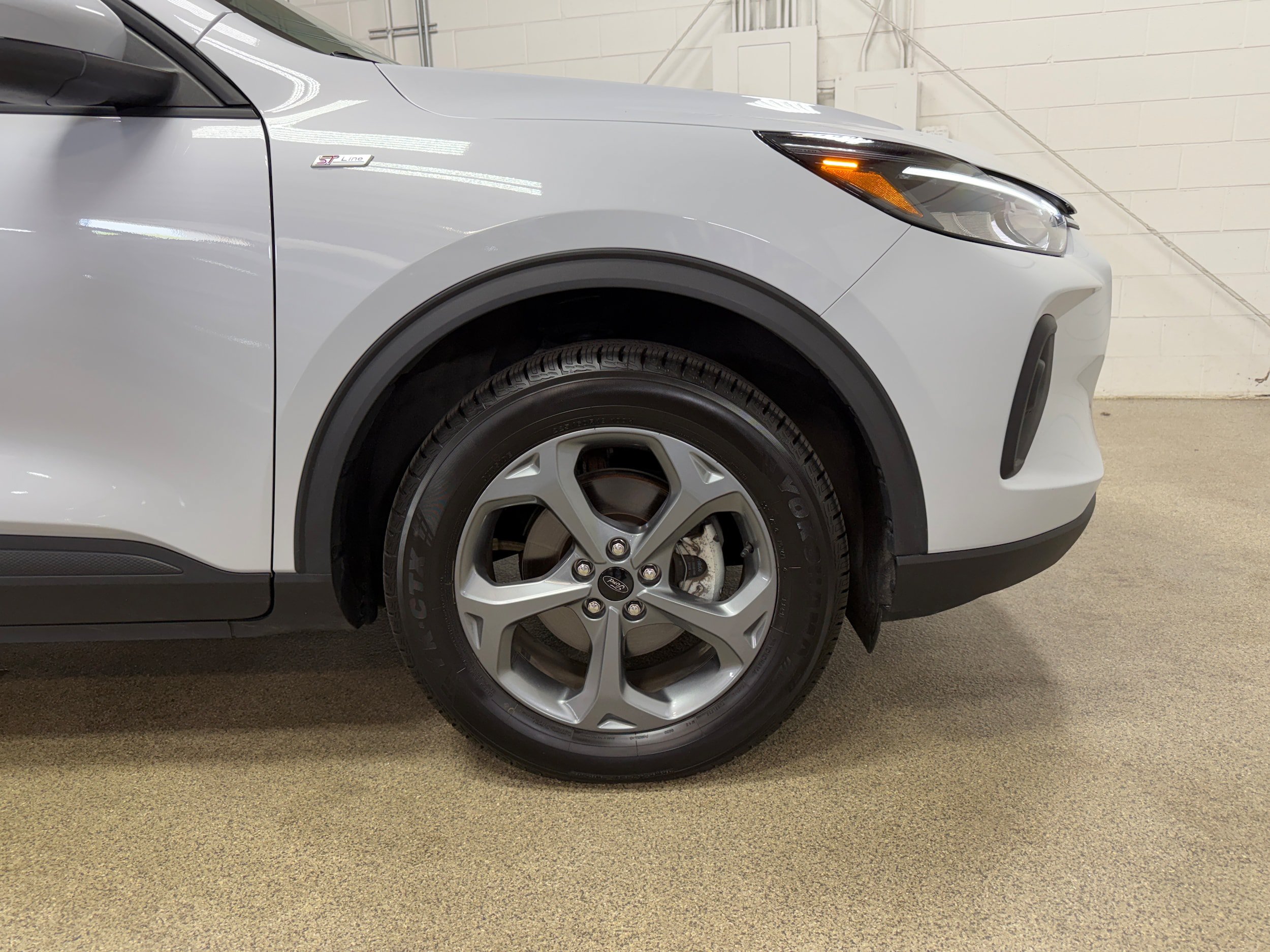 Certified 2025 Ford Escape ST-Line Select AWD/4WD image 26