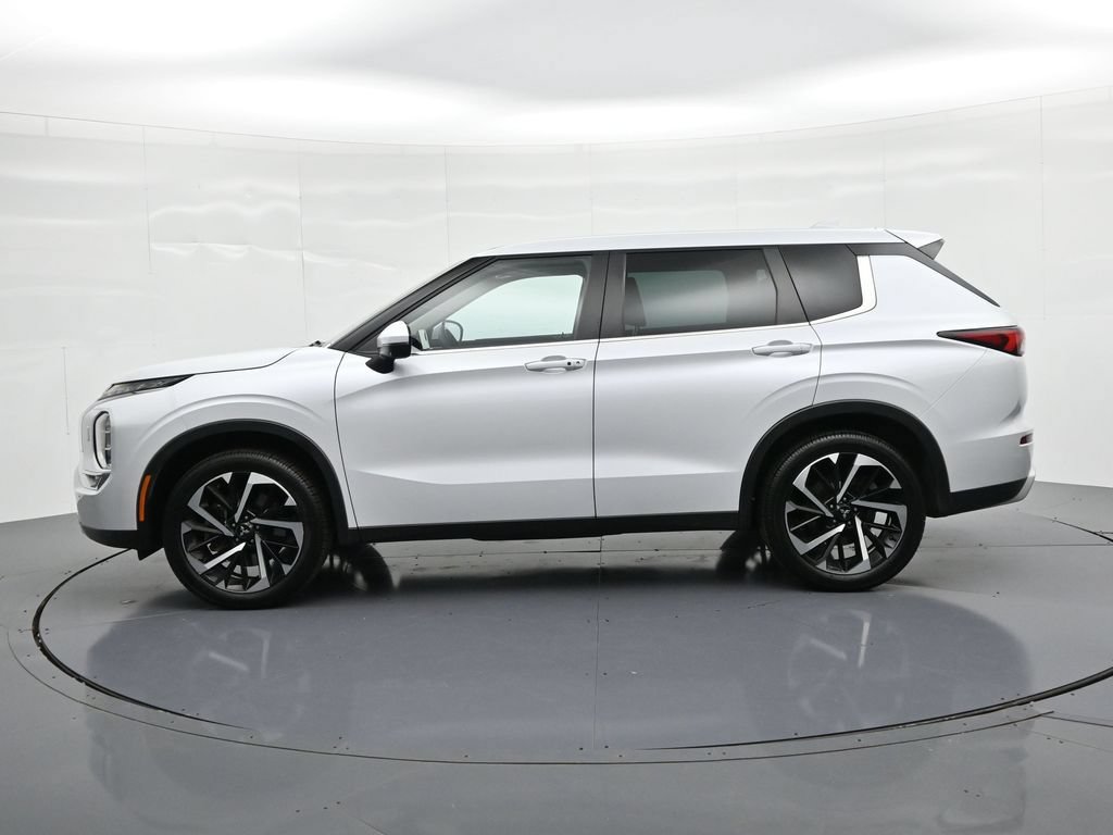 Used 2023 Mitsubishi Outlander SE AWD/4WD image 9