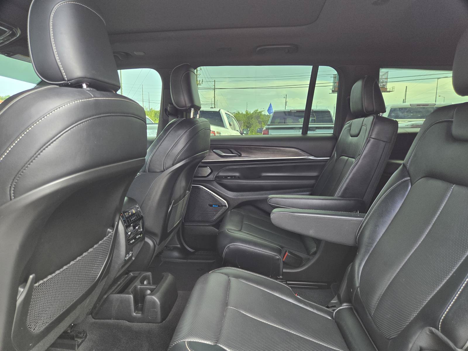 Used 2022 Jeep Grand Cherokee L Overland AWD/4WD image 14