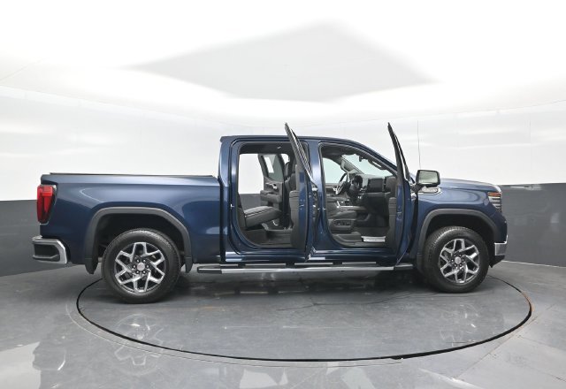Used 2023 GMC Sierra 1500 SLT w/ SLT Premium Package AWD/4WD image 30