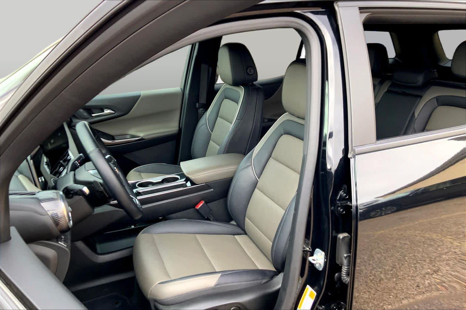 Used 2025 Chevrolet Equinox LT w/ Convenience Package II FWD image 8
