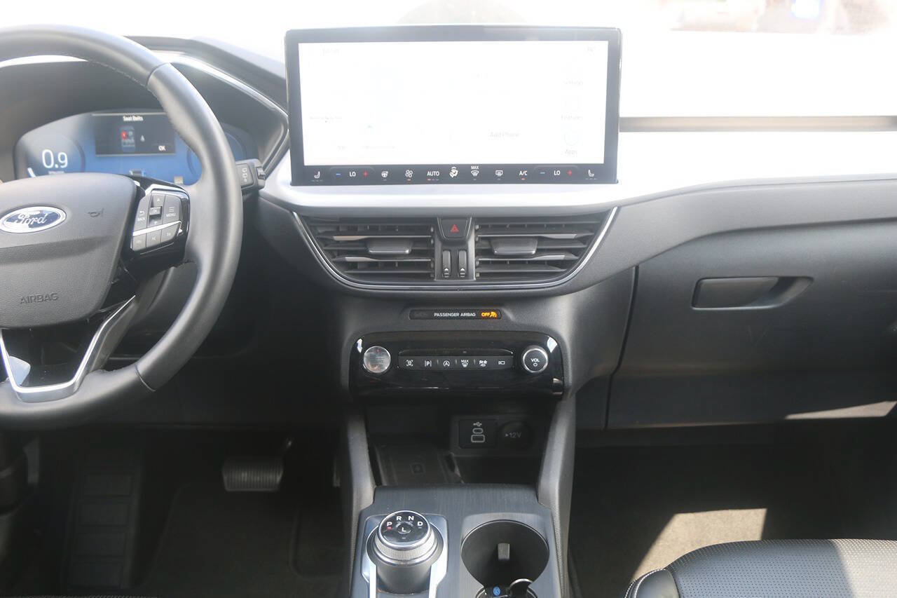 Certified 2024 Ford Escape Platinum AWD/4WD image 22