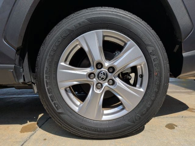 Used 2025 Toyota RAV4 LE AWD/4WD image 33