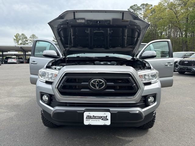 Used 2021 Toyota Tacoma SR5 w/ Technology Package AWD/4WD image 9