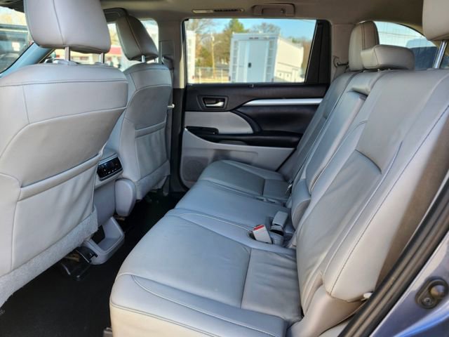 Used 2019 Toyota Highlander XLE image 16