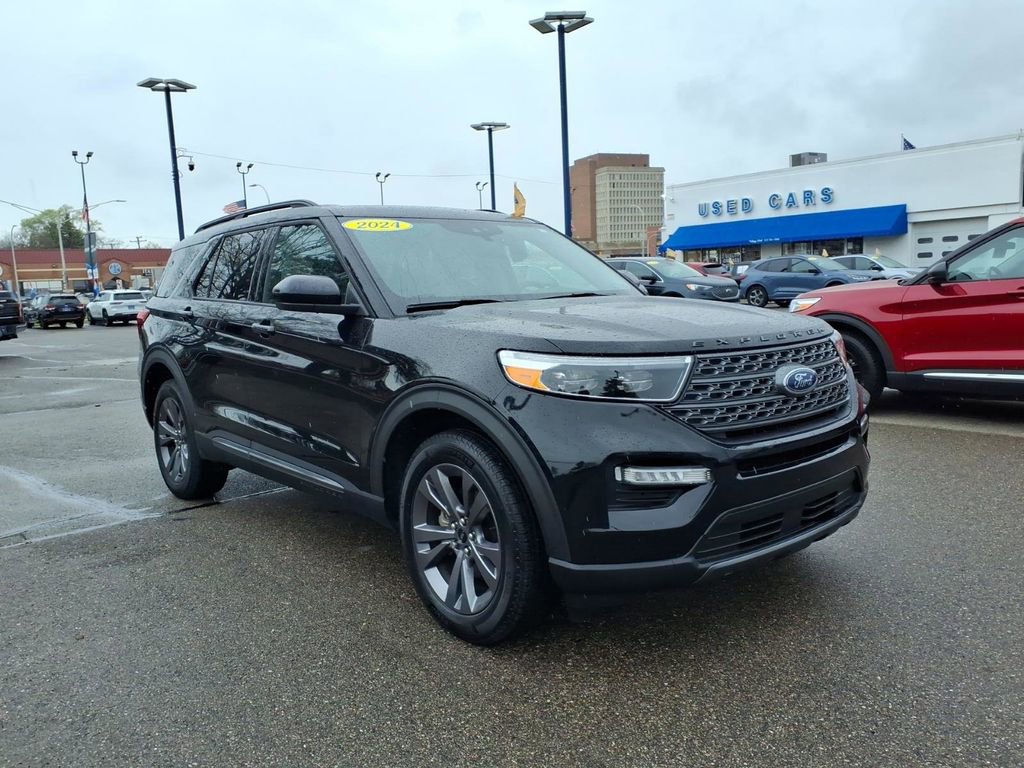 Certified 2024 Ford Explorer XLT w/ Equipment Group 202A AWD/4WD image 4