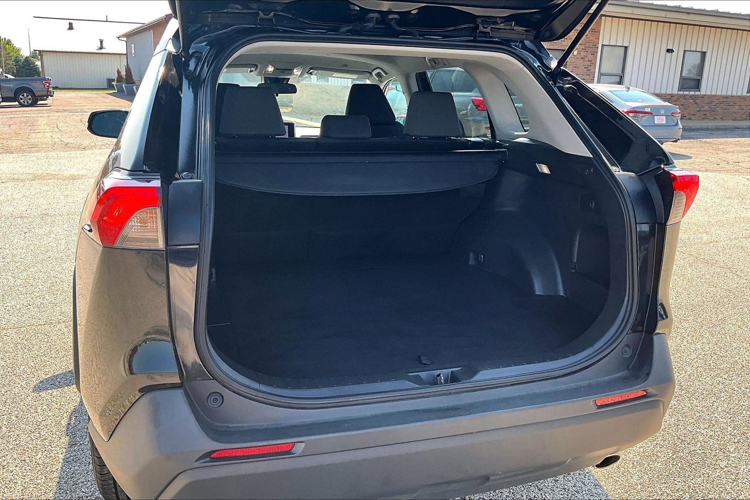 Used 2024 Toyota RAV4 XLE FWD image 19