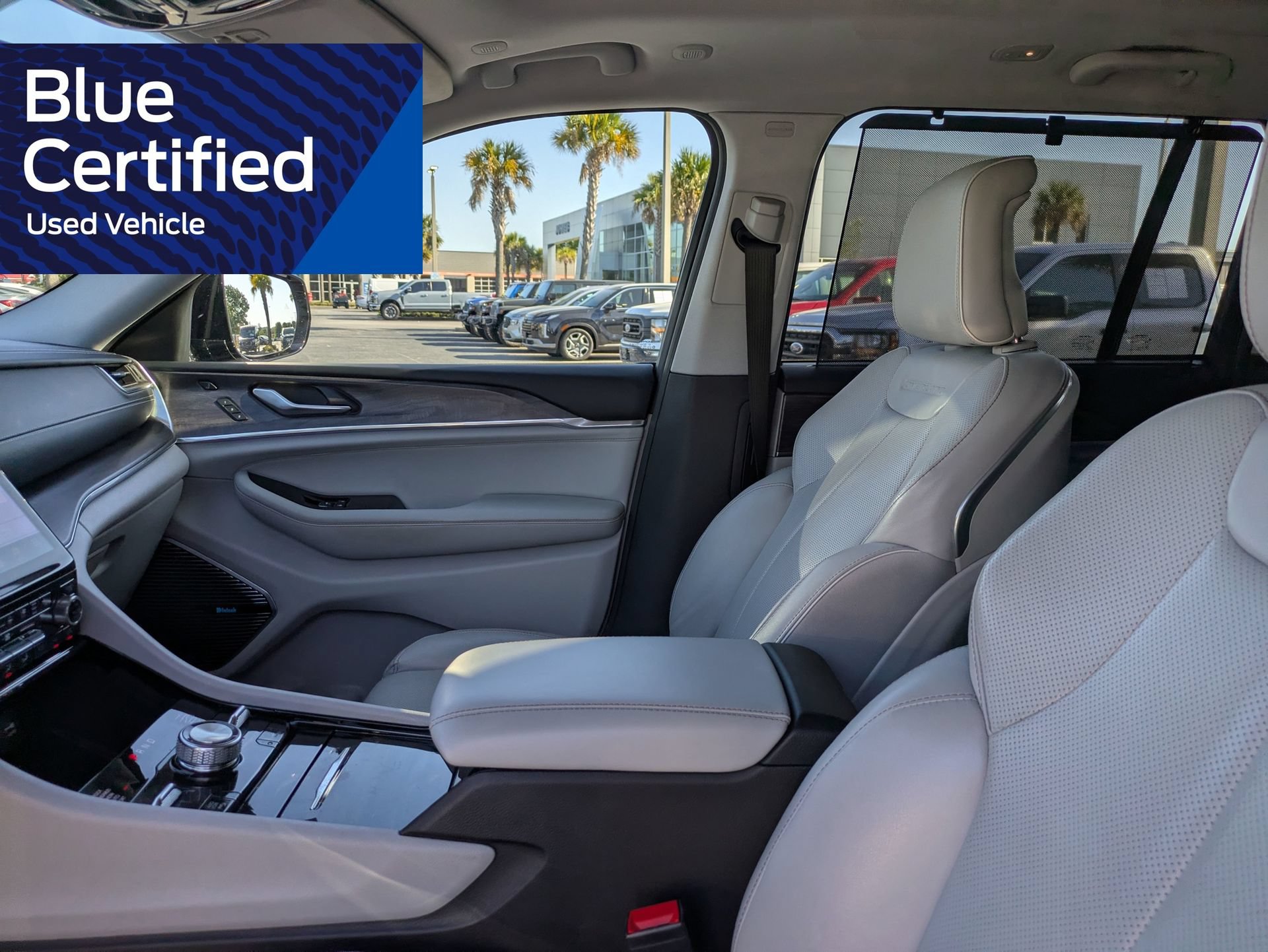 Used 2022 Jeep Grand Cherokee Overland w/ Luxury Tech Group IV AWD/4WD image 24