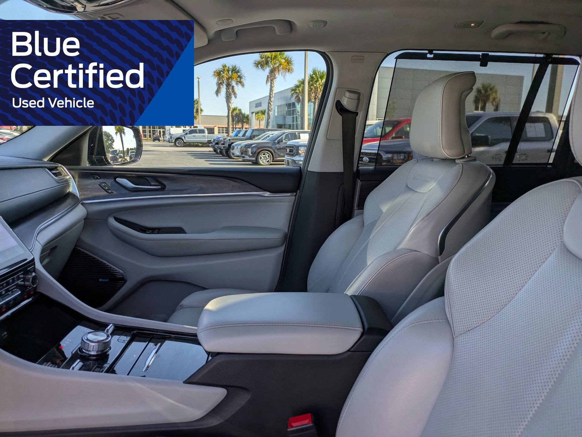 Used 2022 Jeep Grand Cherokee Overland w/ Luxury Tech Group IV AWD/4WD image 24