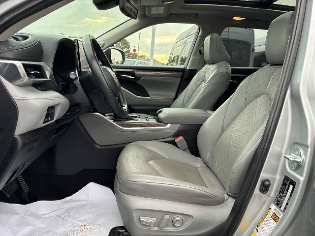 Used 2024 Toyota Highlander Platinum AWD/4WD image 11