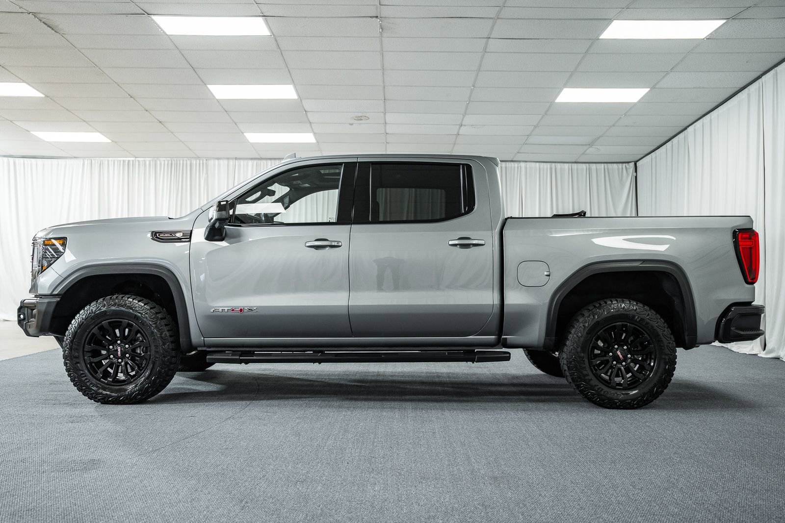 Used 2023 GMC Sierra 1500 AT4X image 5