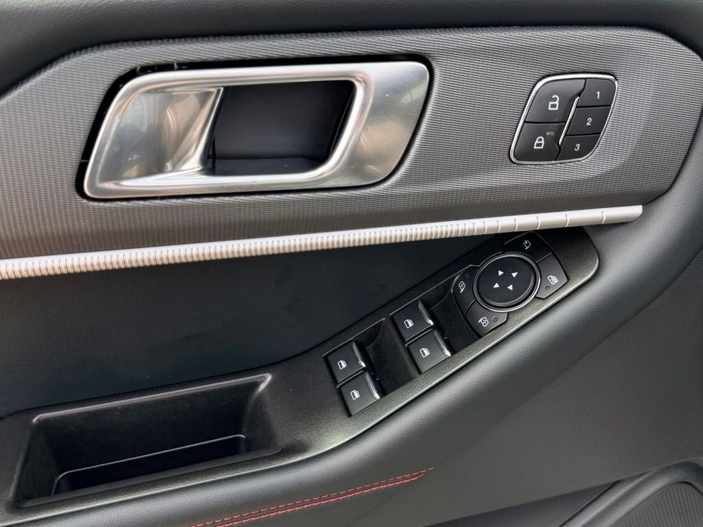 Certified 2025 Ford Explorer ST-Line w/ Premium Package RWD image 23