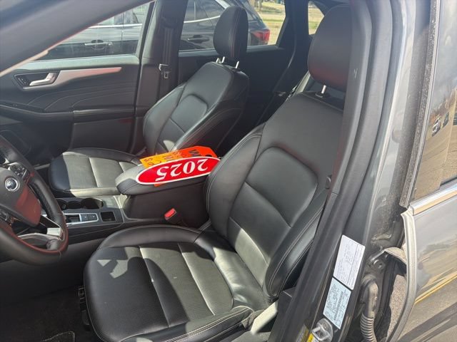 Certified 2025 Ford Escape Platinum AWD/4WD image 2