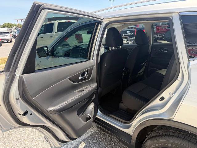 Used 2018 Nissan Rogue SV w/ Premium Package AWD/4WD image 12