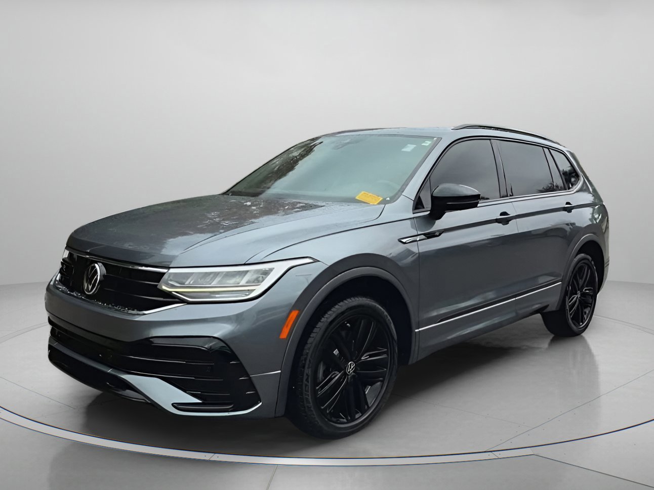 Used 2022 Volkswagen Tiguan SE R-Line image 4