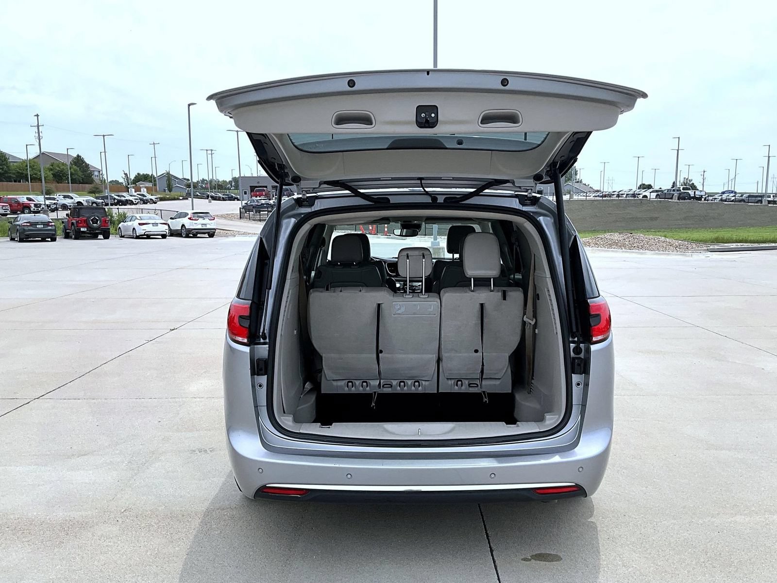 Used 2021 Chrysler Pacifica Touring-L FWD image 22