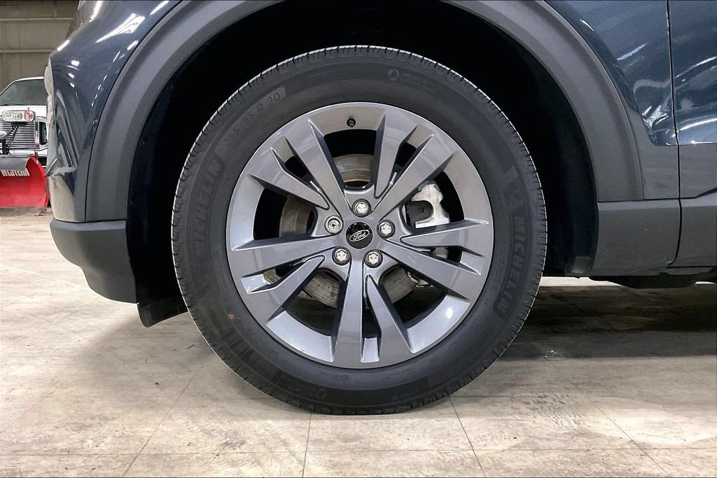 Certified 2024 Ford Explorer XLT w/ Equipment Group 202A AWD/4WD image 9