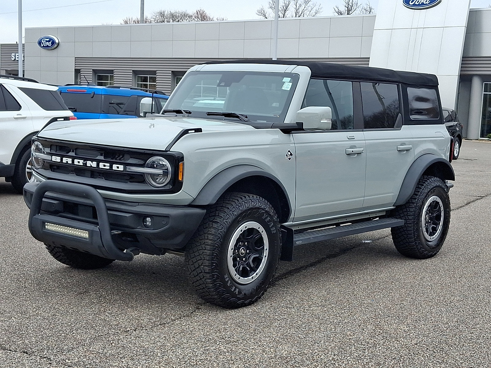Certified 2022 Ford Bronco Outer Banks w/ Sasquatch Package image 2