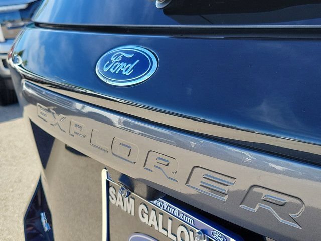 Certified 2023 Ford Explorer XLT w/ Equipment Group 202A RWD image 7