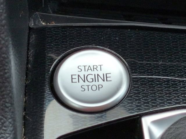 Used 2025 Volkswagen Taos SE FWD image 34