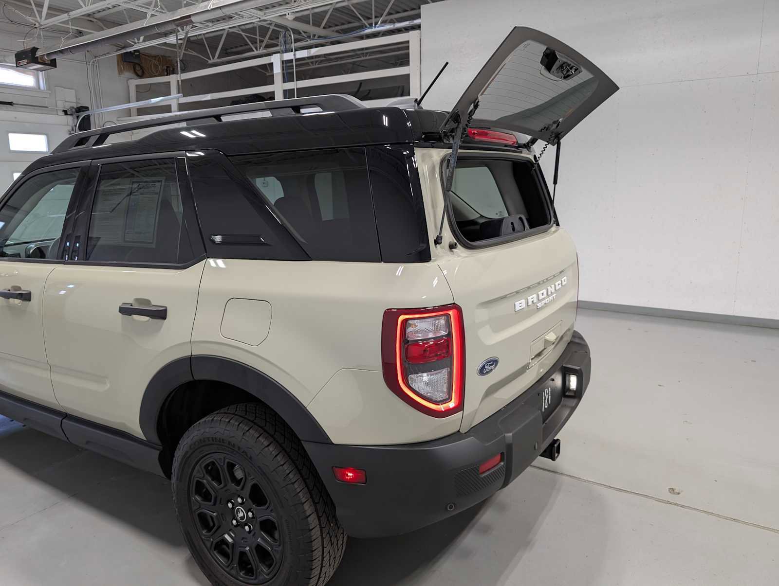 Certified 2025 Ford Bronco Sport Badlands w/ Badlands Tech Package AWD/4WD image 40