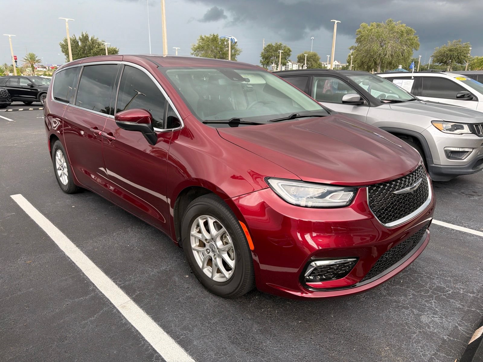 Used 2023 Chrysler Pacifica Touring-L FWD video 1