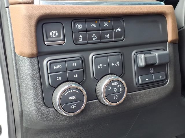 Used 2025 Chevrolet Suburban High Country AWD/4WD image 23
