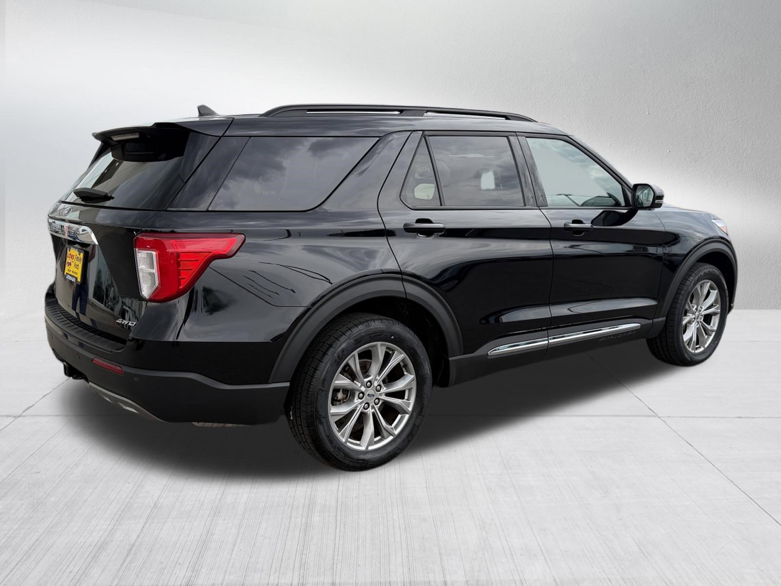 Certified 2023 Ford Explorer XLT w/ Equipment Group 202A AWD/4WD image 7