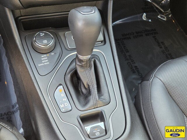 Used 2021 Jeep Cherokee Latitude Lux w/ Sun & Sound Group AWD/4WD image 24