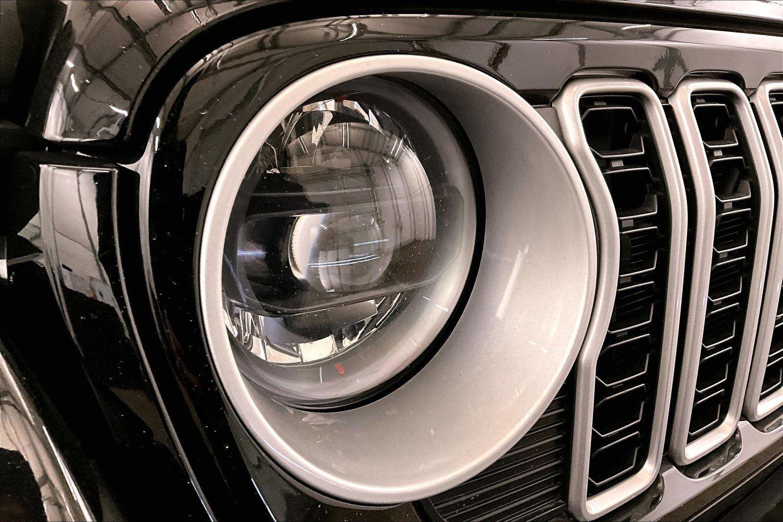 Used 2024 Jeep Wrangler Sahara w/ Technology Group image 27