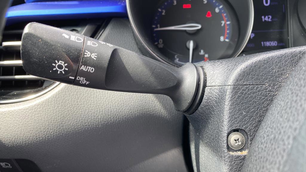 Used 2020 Toyota C-HR XLE FWD image 33