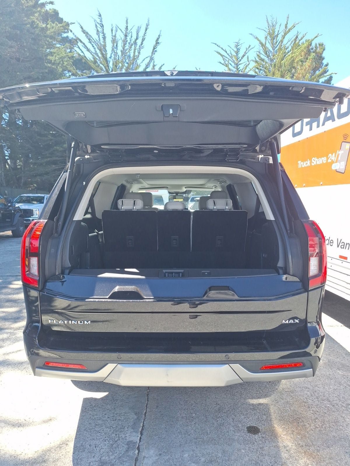 Certified 2025 Ford Expedition Max Platinum w/ Driver's Package AWD/4WD image 10