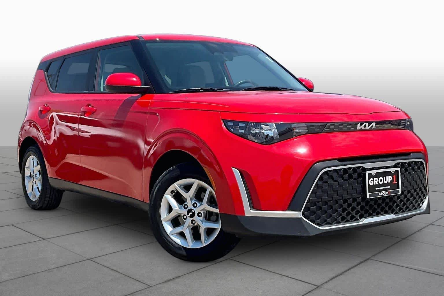 Used 2024 Kia Soul LX w/ Option Group 015 FWD image 3