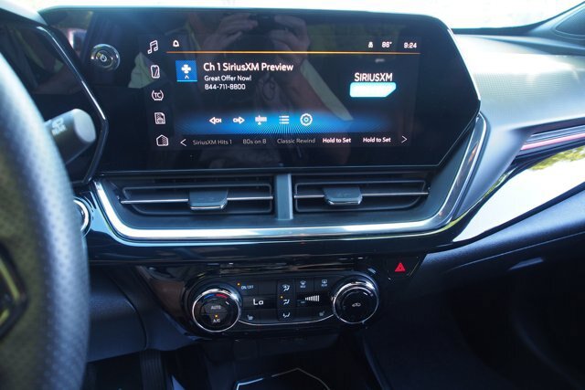 Used 2025 Chevrolet Trax RS w/ Driver Confidence Package FWD image 24