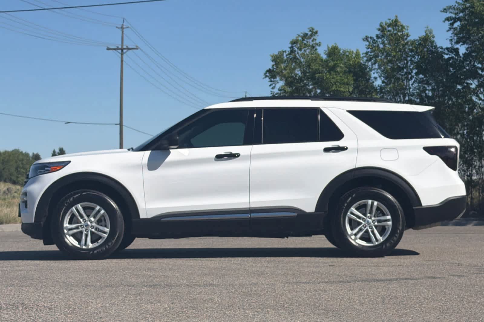 Certified 2023 Ford Explorer XLT w/ Equipment Group 202A AWD/4WD image 5
