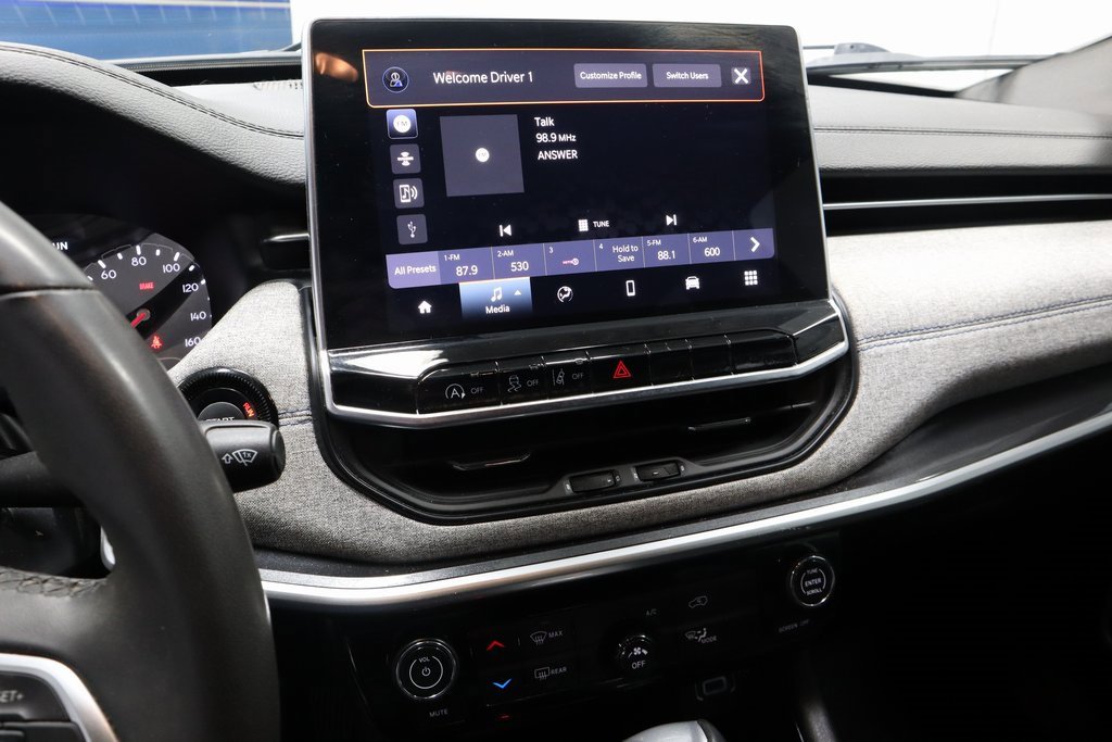 Used 2024 Jeep Compass Latitude image 31