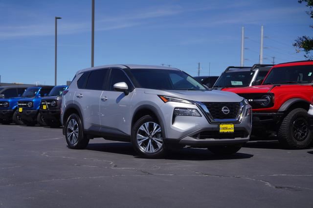 Used 2022 Nissan Rogue SV FWD image 2