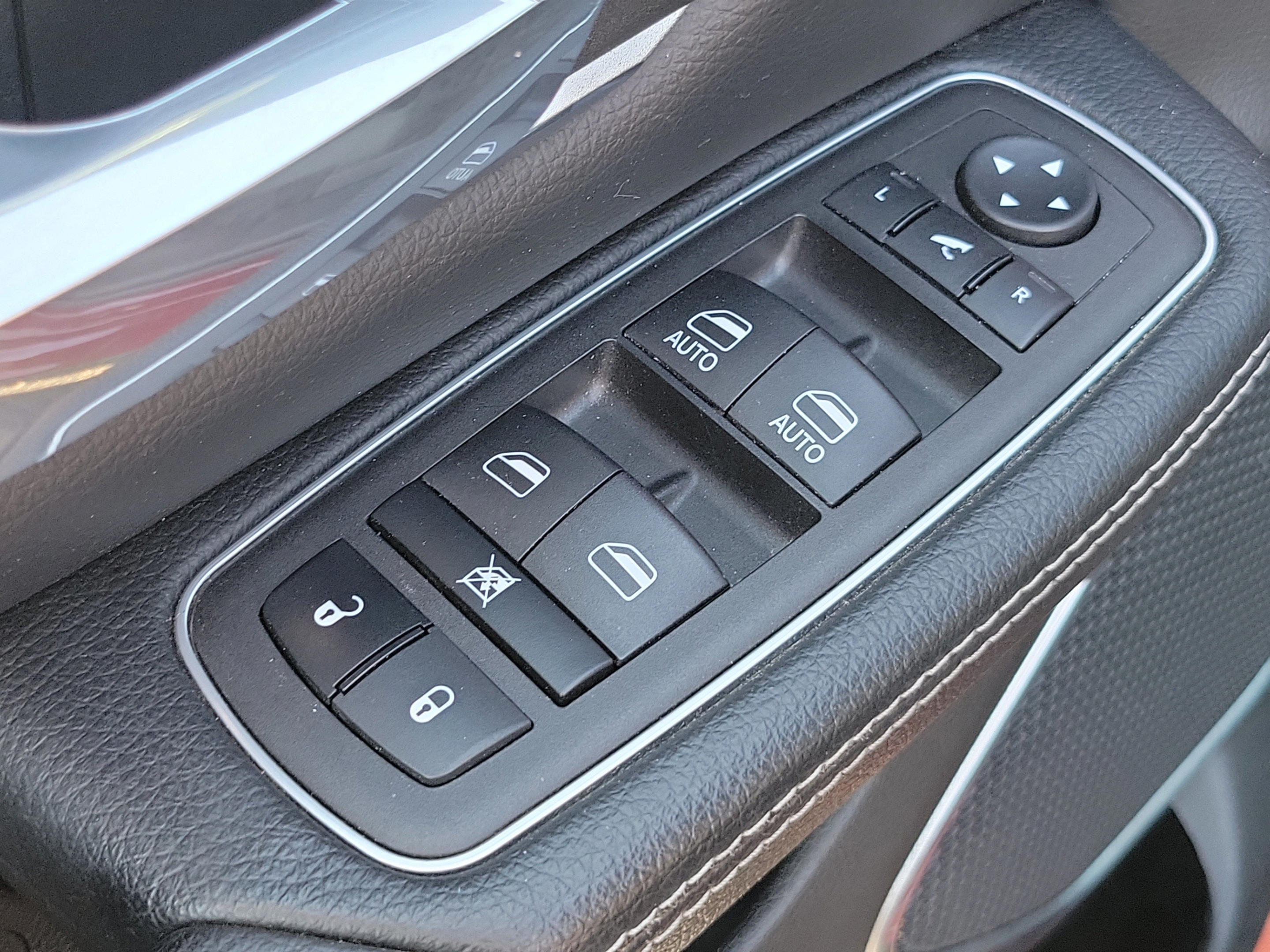 Used 2023 RAM 1500 Laramie AWD/4WD image 18