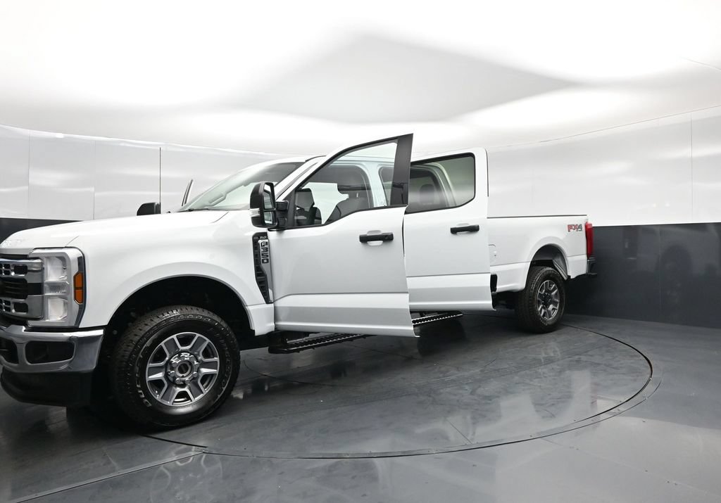 Certified 2025 Ford F350 XLT AWD/4WD image 25