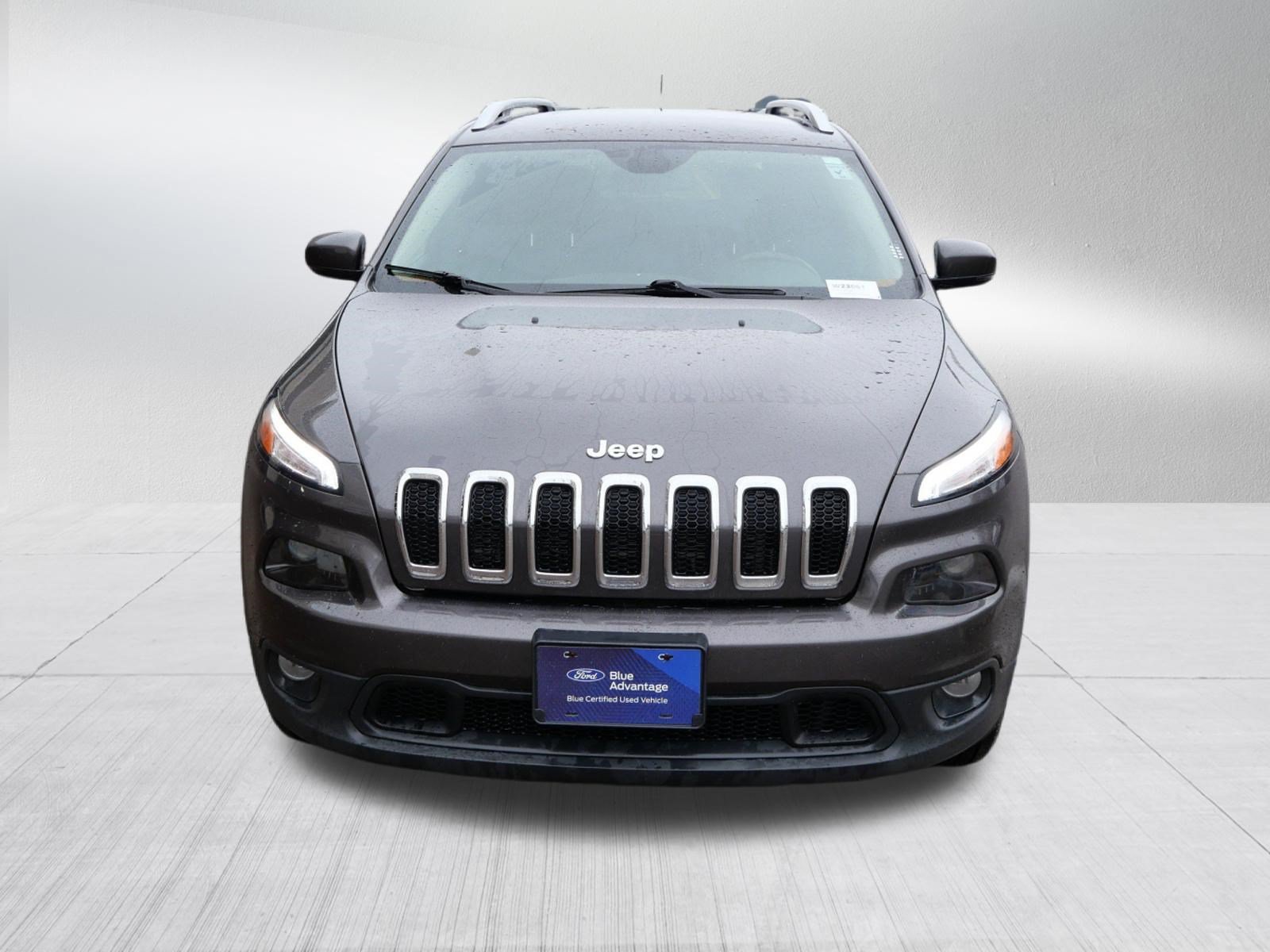 Used 2018 Jeep Cherokee Latitude Plus w/ Comfort/Convenience Group AWD/4WD image 2