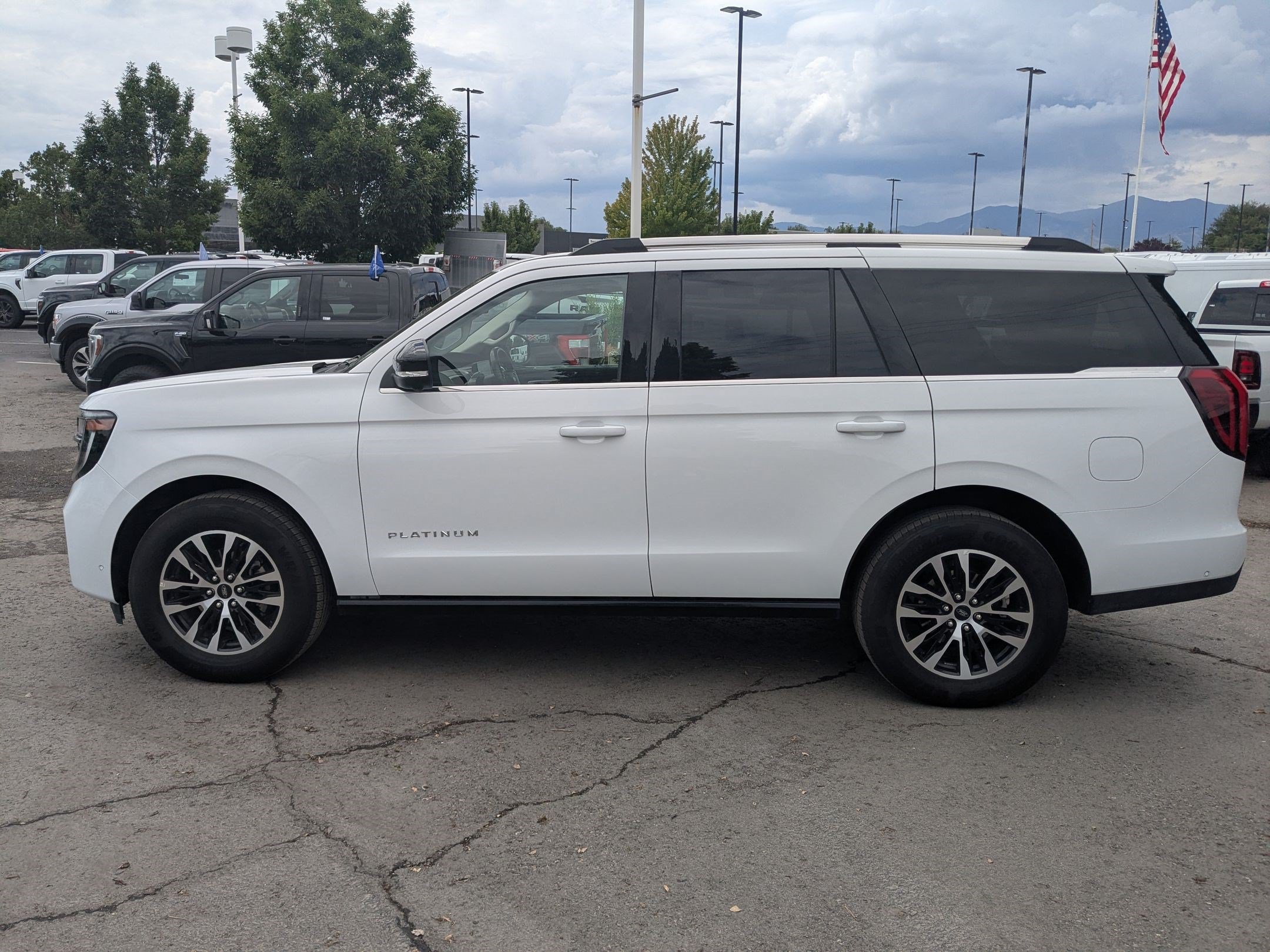 Certified 2025 Ford Expedition Platinum AWD/4WD image 9