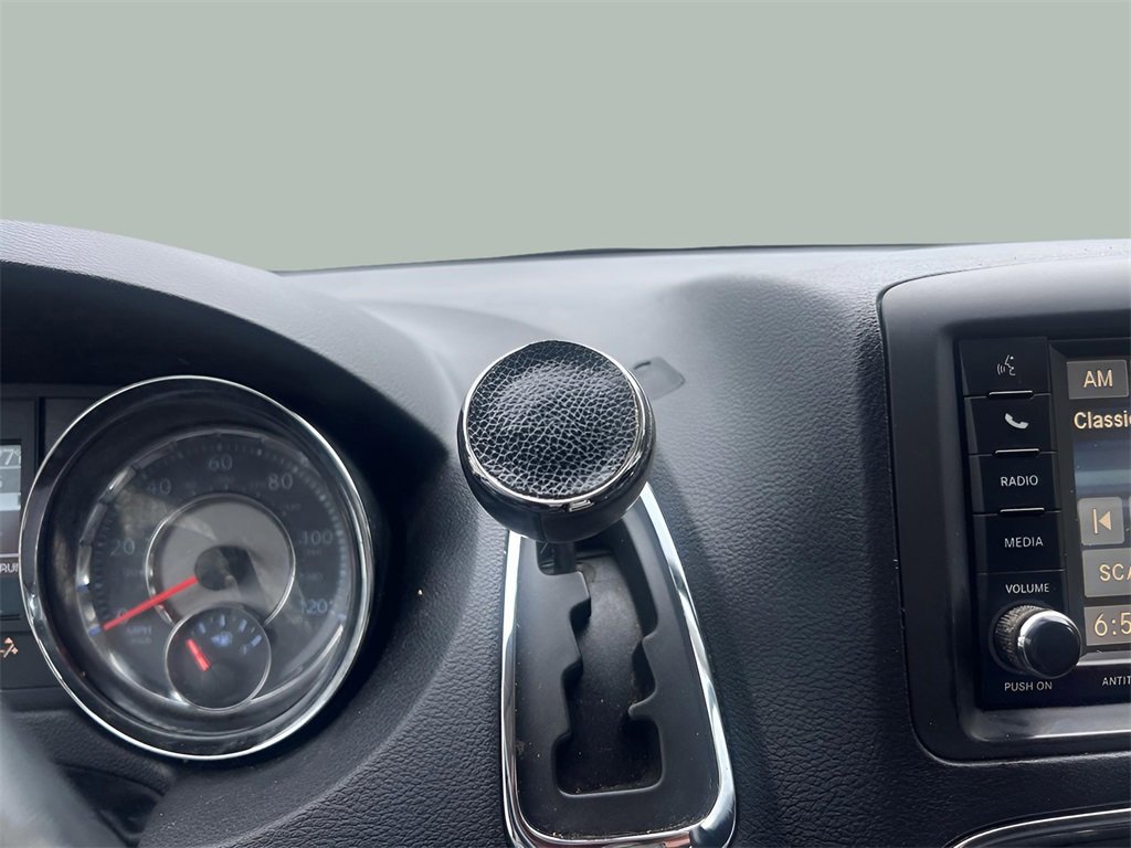 Used 2016 Chrysler Town & Country Touring image 23