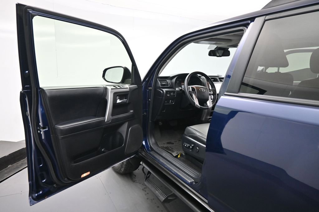 Used 2022 Toyota 4Runner SR5 Premium w/ Moonroof Package AWD/4WD image 36