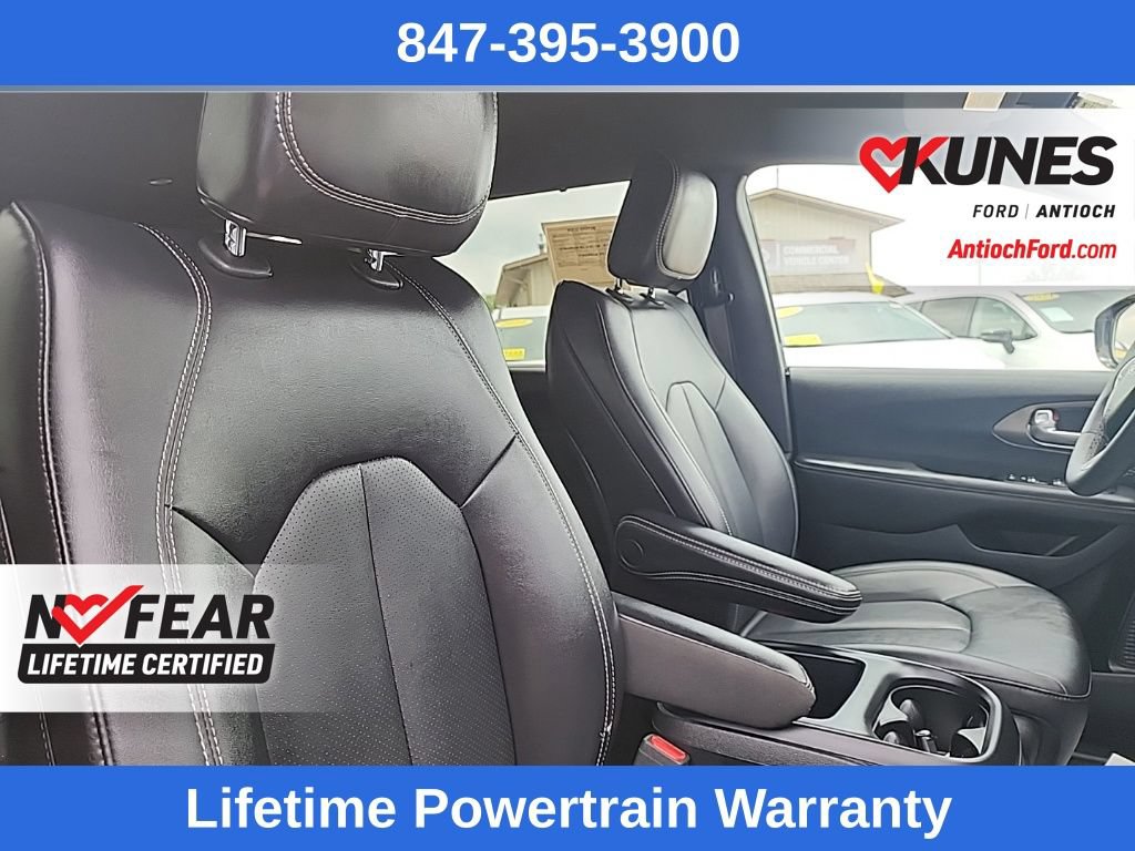Used 2025 Chrysler Pacifica Select FWD image 45