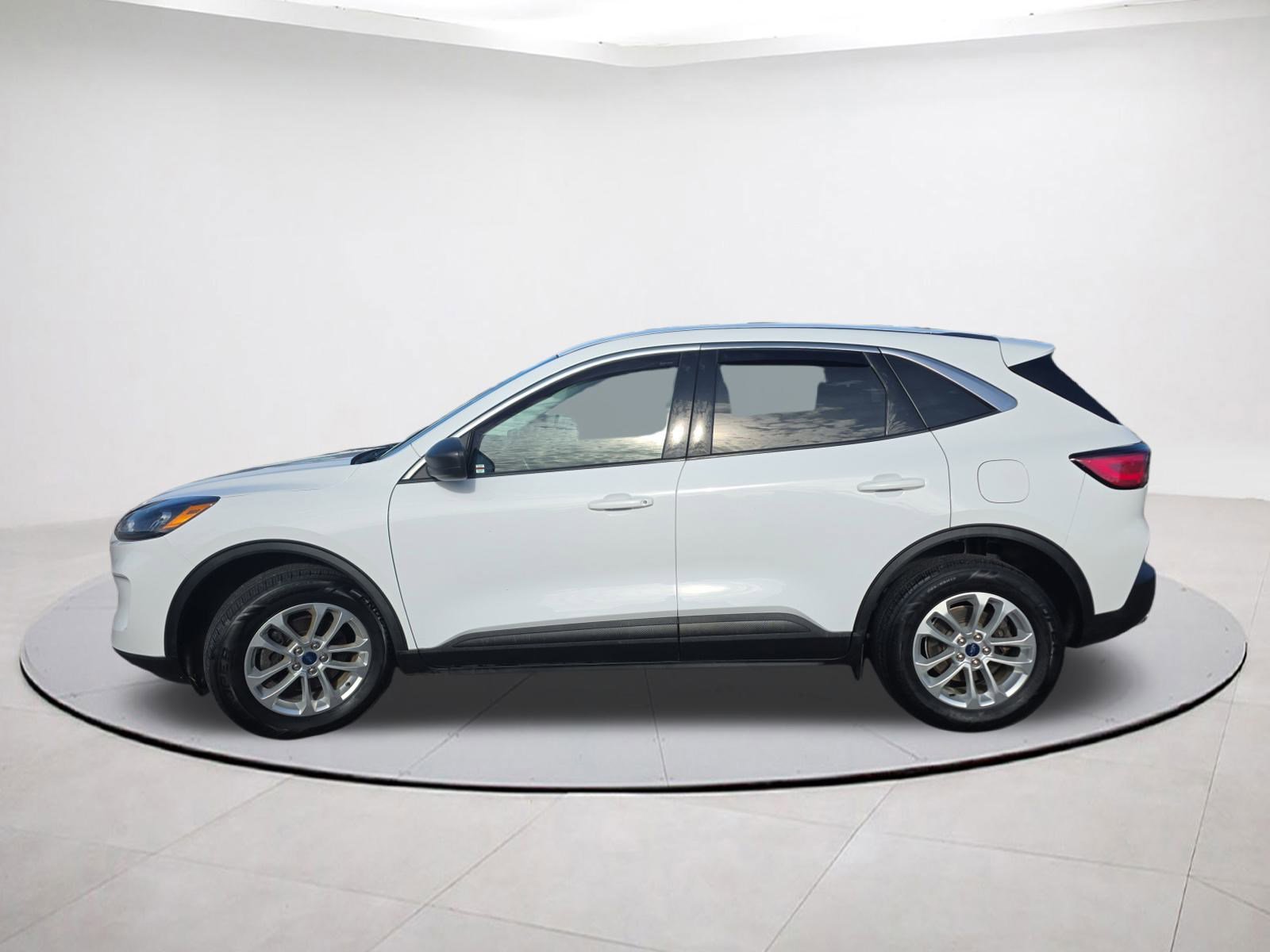 Certified 2022 Ford Escape SE w/ Cold Weather Package image 4